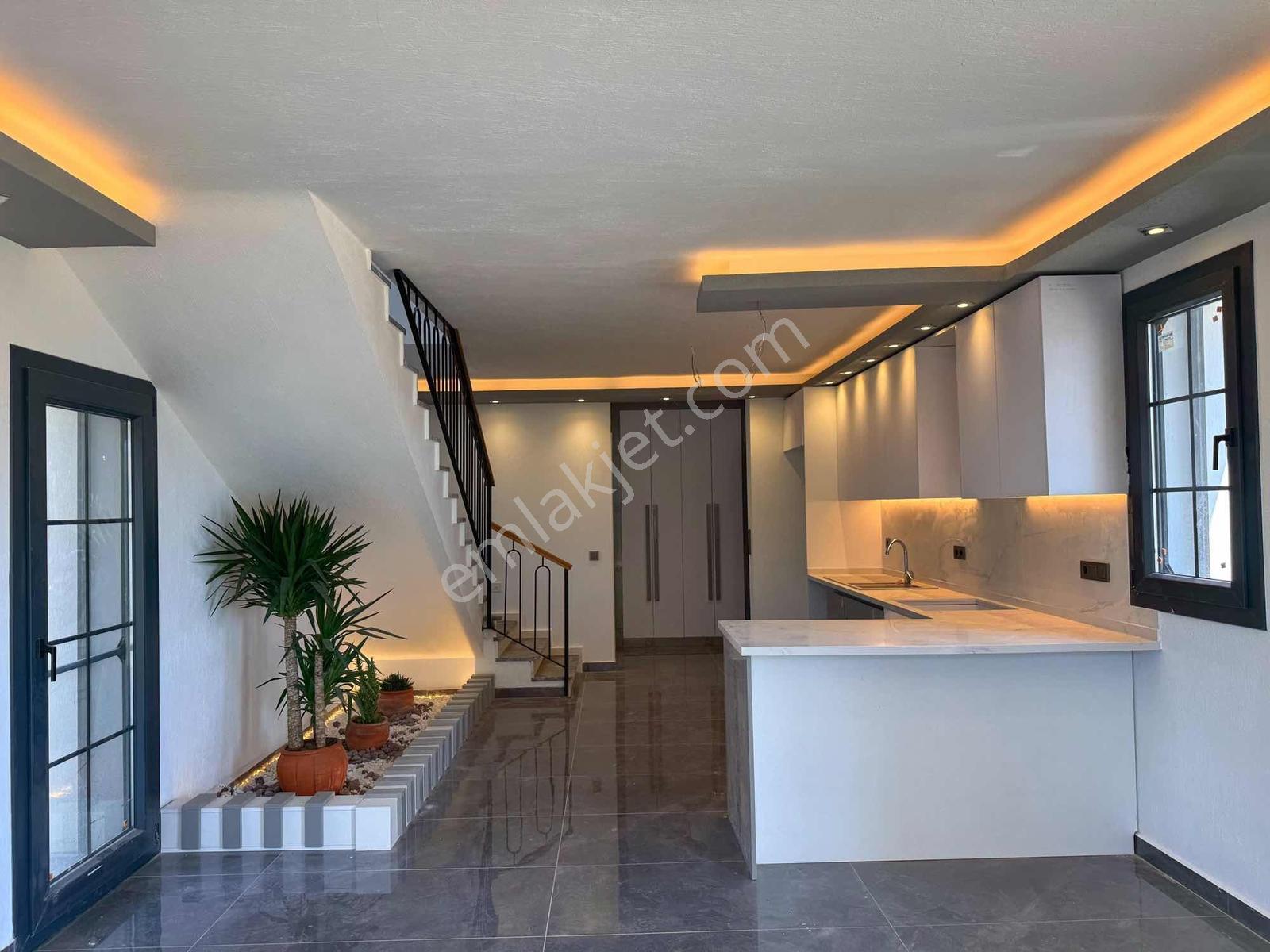 Köy İçinde Modern Ve Seçkin Yaşam | Oturuma Hazır 3+1 Lüks Villa - Görsel 30