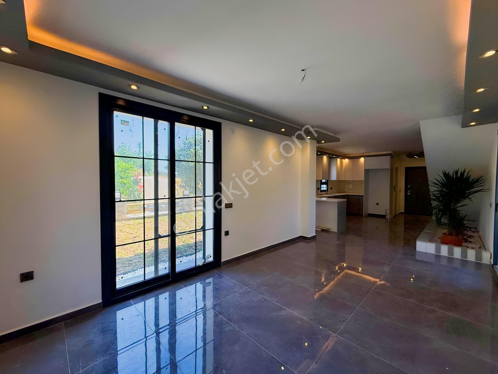Köy İçinde Modern Ve Seçkin Yaşam | Oturuma Hazır 3+1 Lüks Villa - Görsel 26