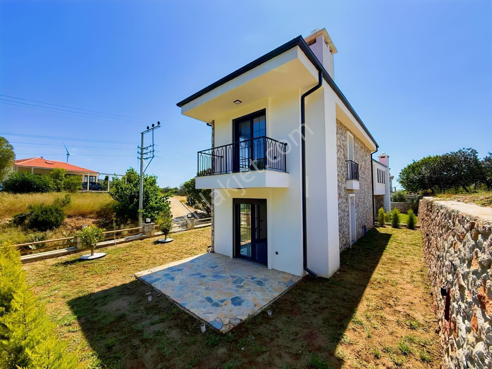 Köy İçinde Modern Ve Seçkin Yaşam | Oturuma Hazır 3+1 Lüks Villa - Görsel 12