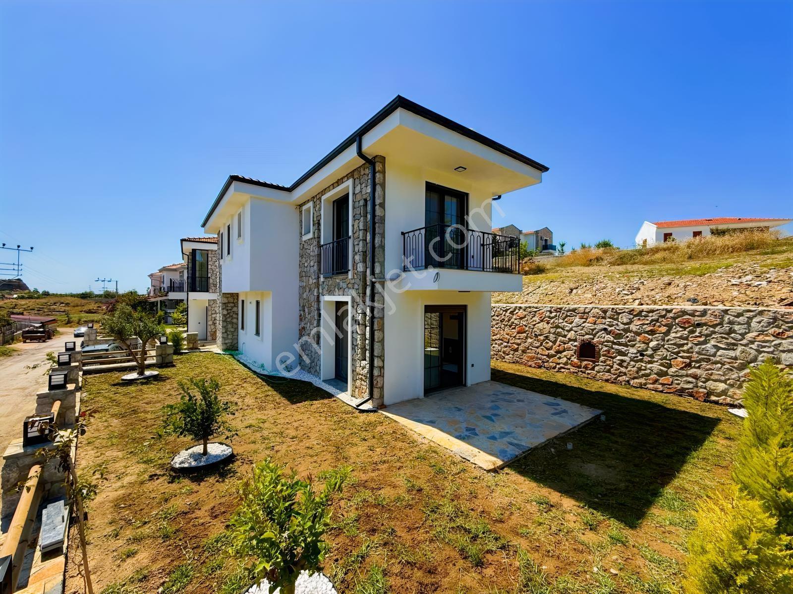 Köy İçinde Modern Ve Seçkin Yaşam | Oturuma Hazır 3+1 Lüks Villa - Görsel 22
