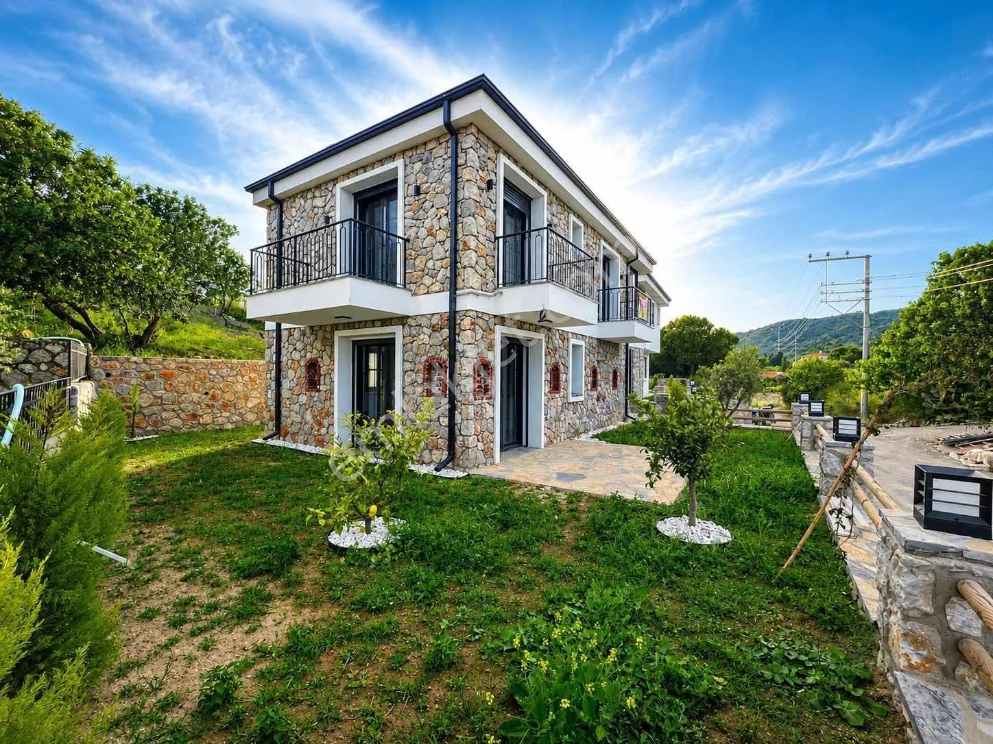 Köy İçinde Modern Ve Seçkin Yaşam | Oturuma Hazır 3+1 Lüks Villa - Görsel 4