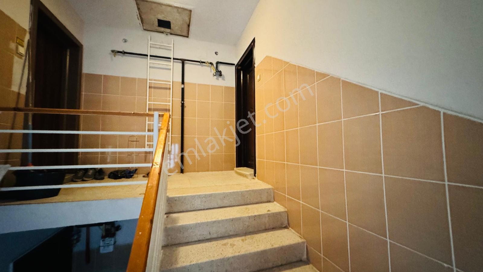 Karşıyaka Örnekköy'de Site İçerisinde 2+1 Doğalgazlı Kiralık - Görsel 24