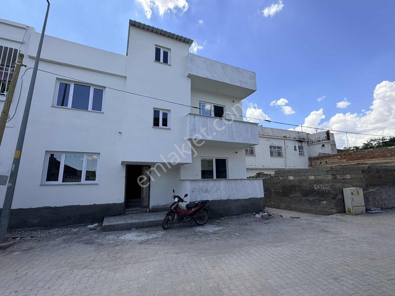 Acar Emlaktan Çarşı Merkezde Satılık 2 Katlı Sıfır Müstakil Ev - Görsel 23