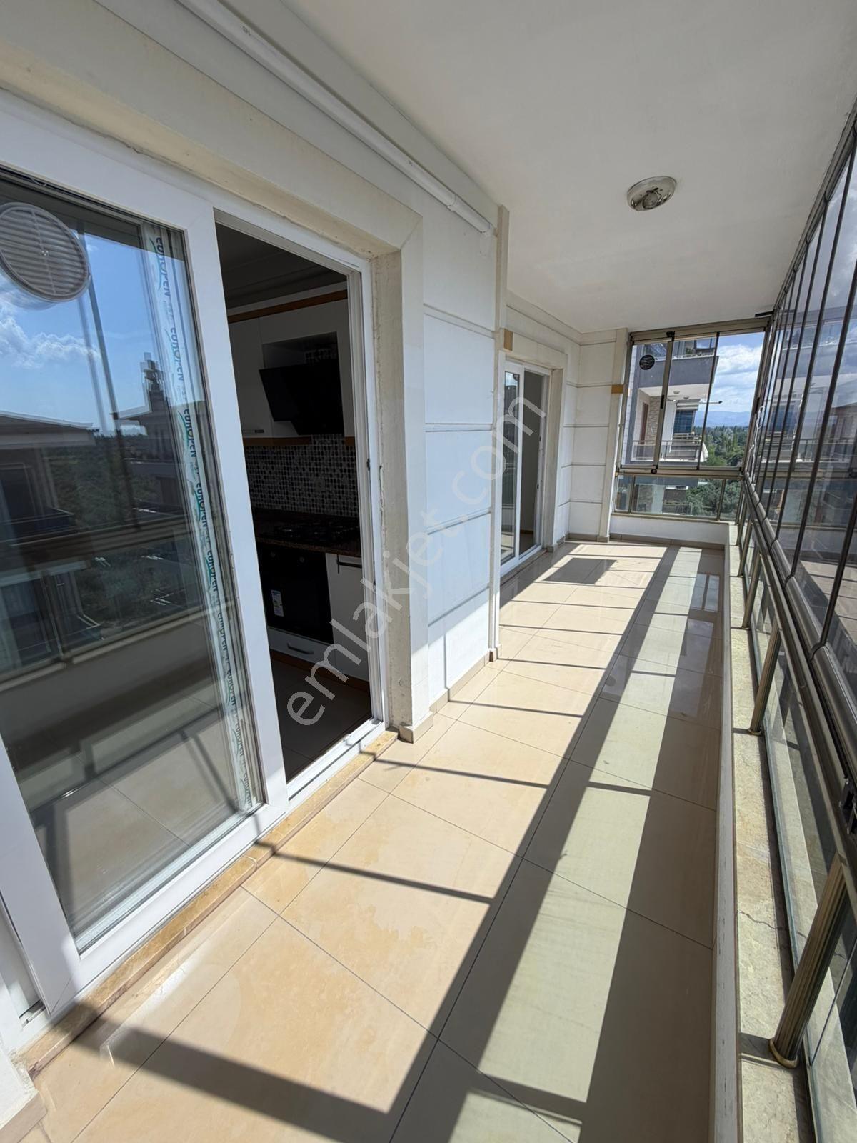 Edremit Eroğlan'da Kapalı Otoparklı Lüks 3+1 Kiralık Daire - Görsel 8