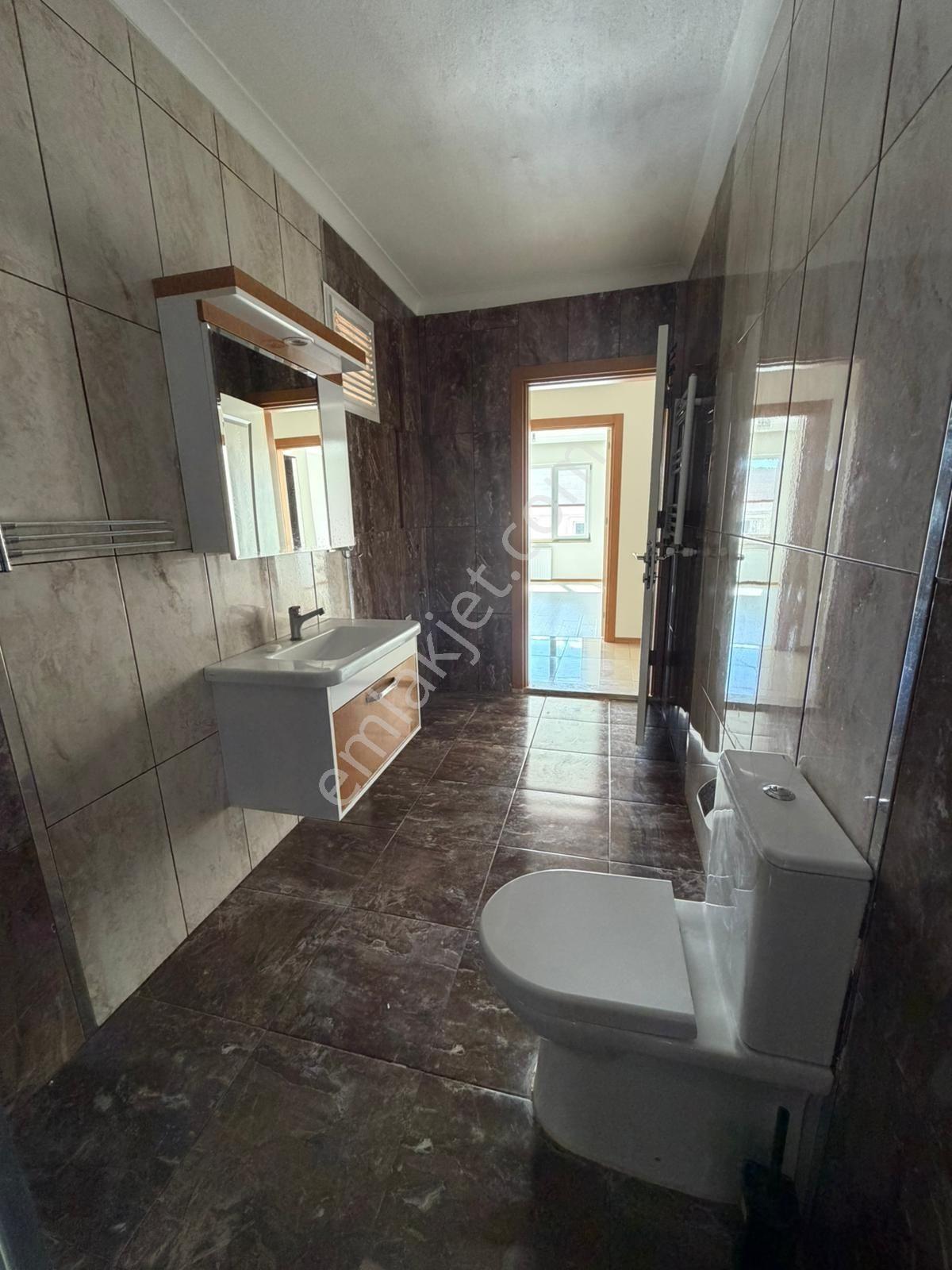 Edremit Eroğlan'da Kapalı Otoparklı Lüks 3+1 Kiralık Daire - Görsel 15