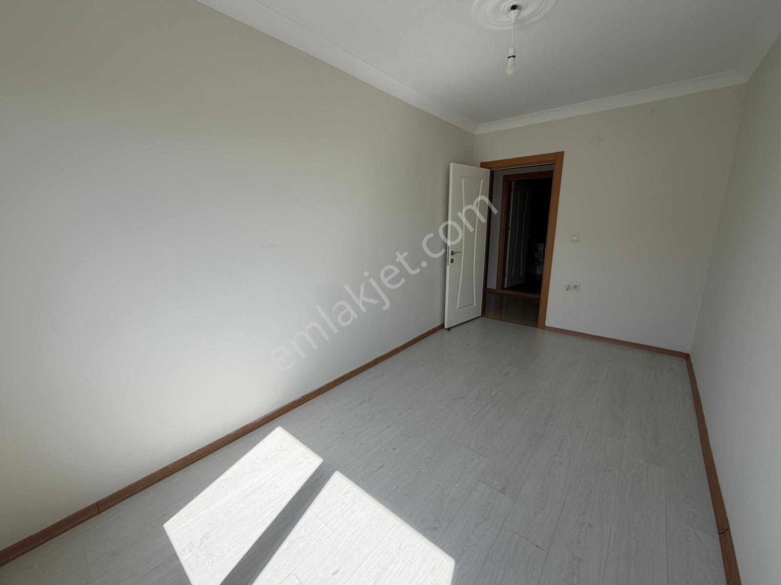 Edremit Eroğlan'da Kapalı Otoparklı Lüks 3+1 Kiralık Daire - Görsel 14