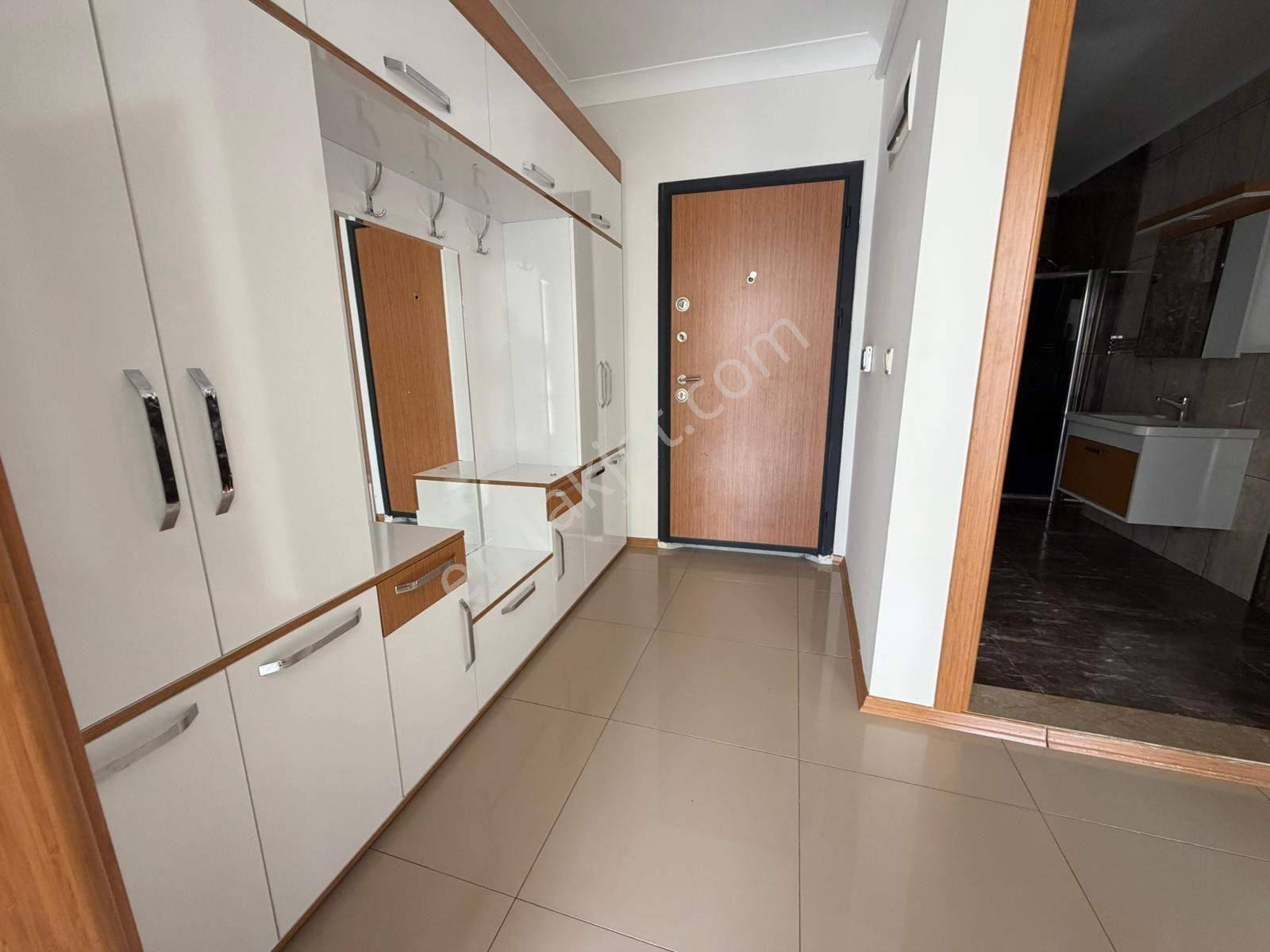 Edremit Eroğlan'da Kapalı Otoparklı Lüks 3+1 Kiralık Daire - Görsel 31