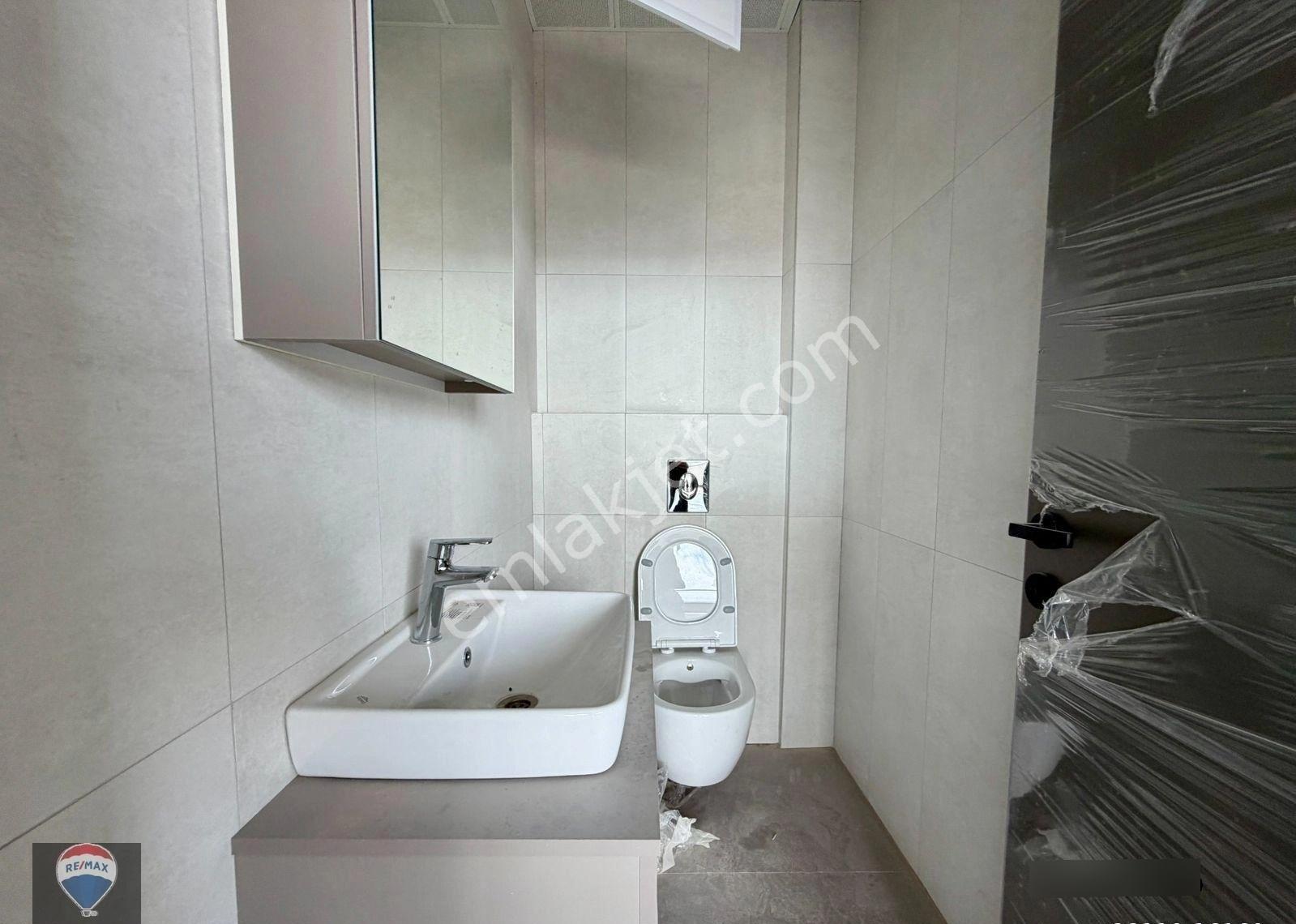 Kuşadası Merkez Ana Cadde Üzerınde 57 M² Kıralık Ofıs - Görsel 8
