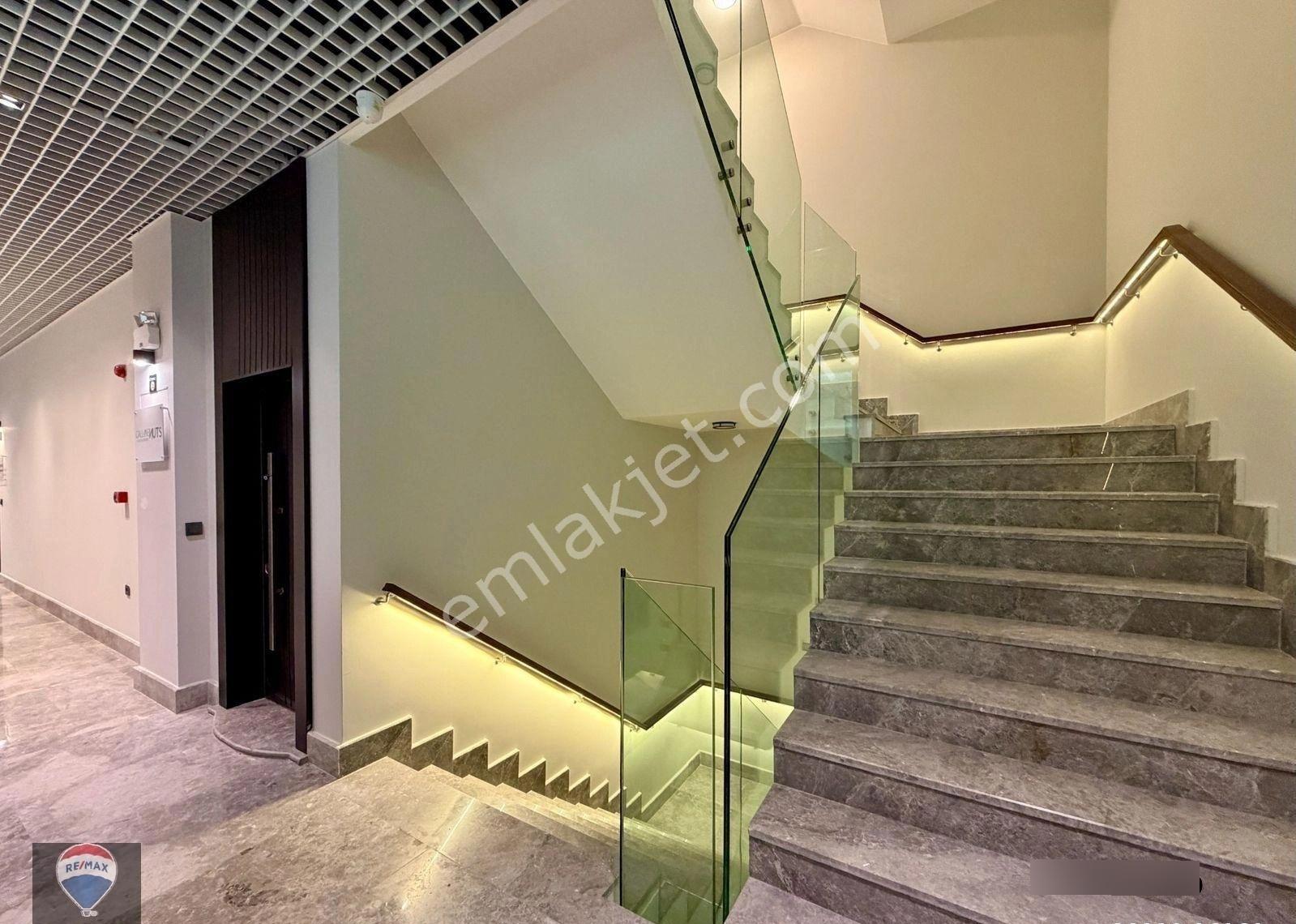 Kuşadası Merkez Ana Cadde Üzerınde 57 M² Kıralık Ofıs - Görsel 14