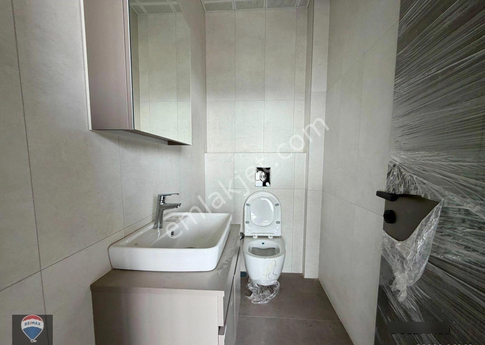 Kuşadası Merkez Ana Cadde Üzerınde 57 M² Kıralık Ofıs - Görsel 21
