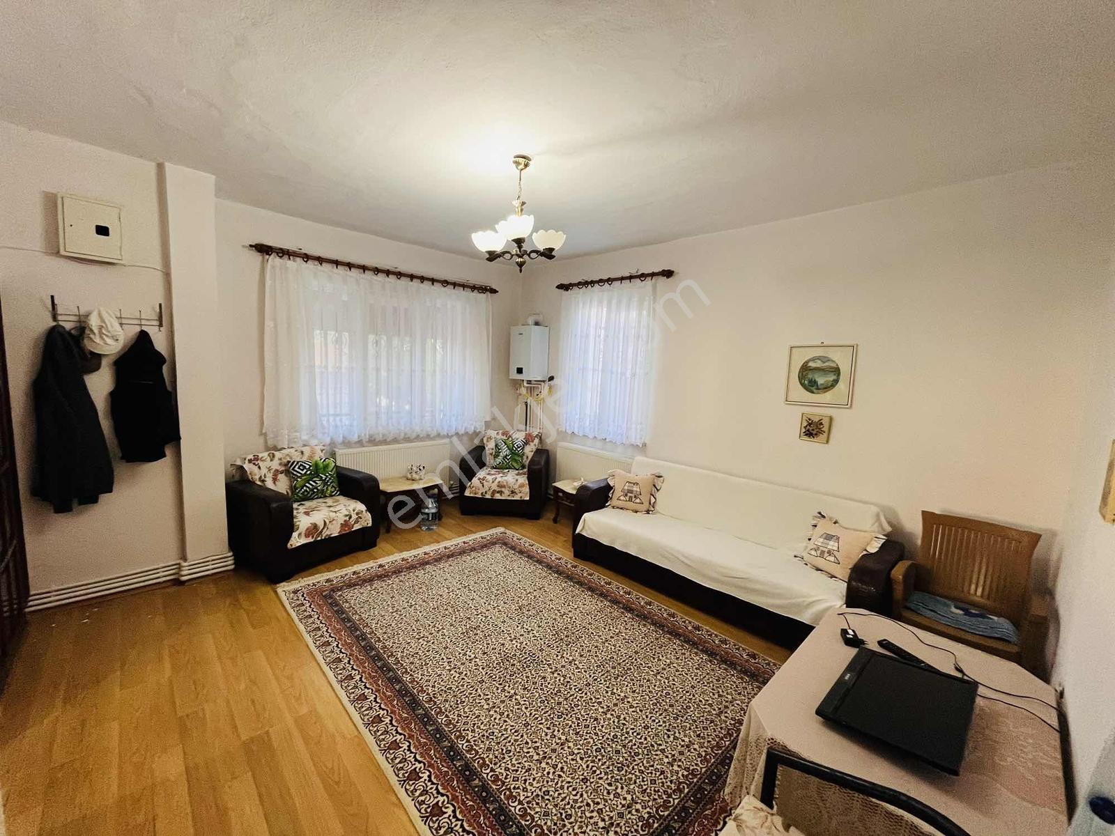 235 M² Müstakil Arsa İçerisinde İskanlı Kombi Petek Bağlı Villa - Görsel 21