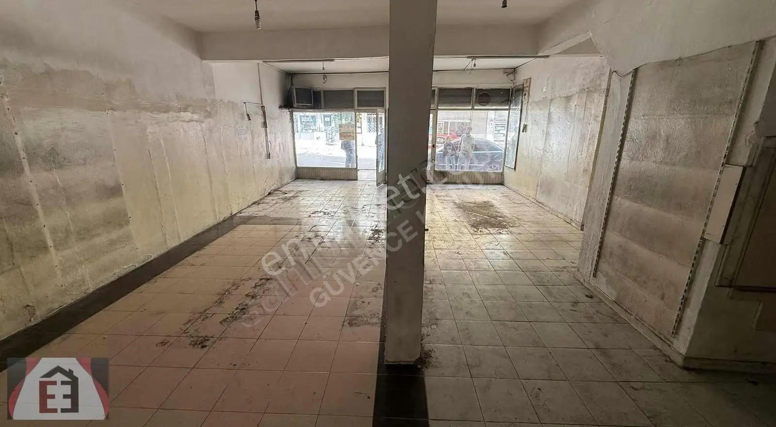 Tekel Caddesinde Geniş Dükkan Kirası 10 Bin Tl