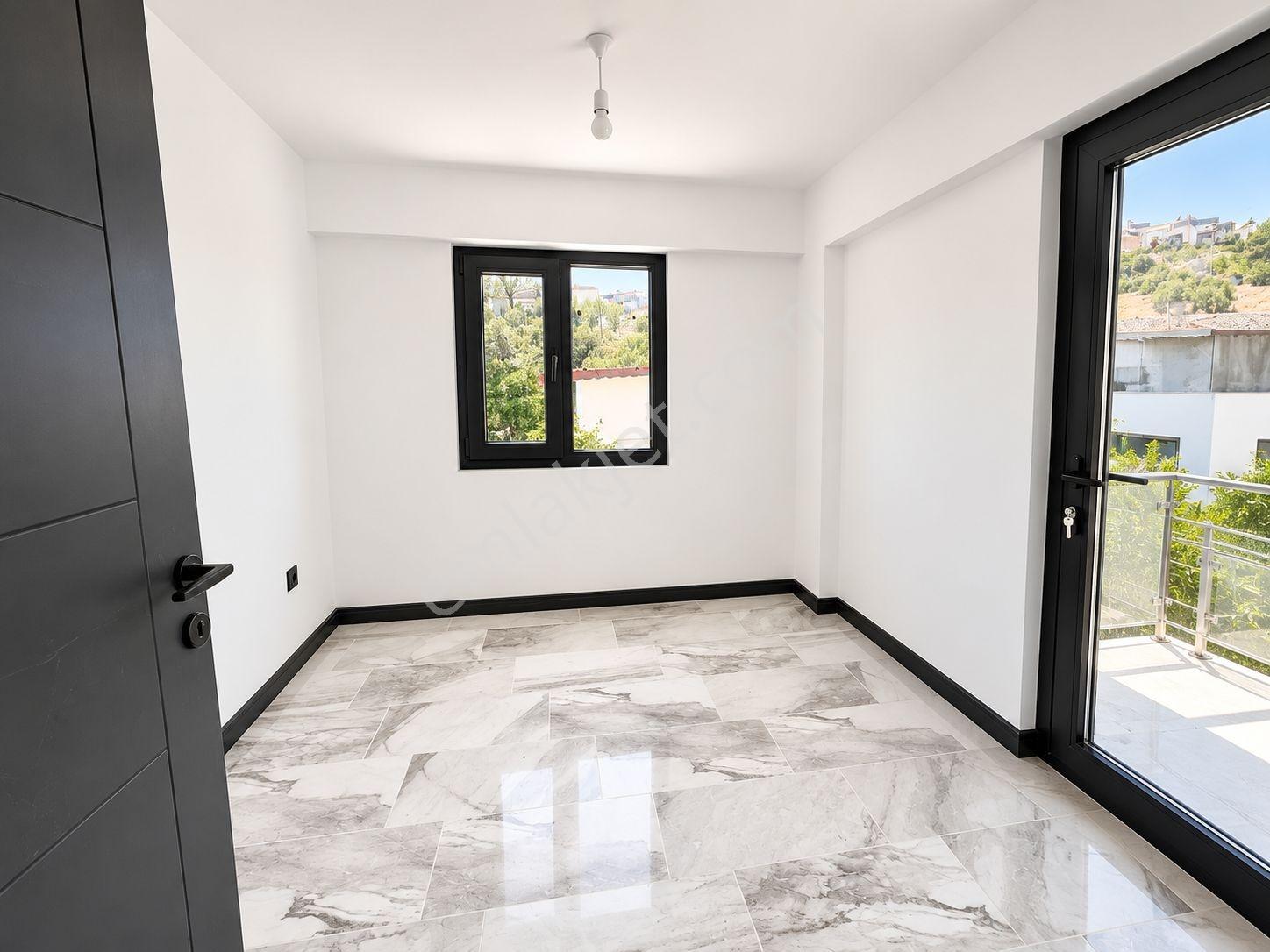 Denize Yakın Satılık Sıfır Dublex Villa - Özel Plajlı Sitede - Görsel 28