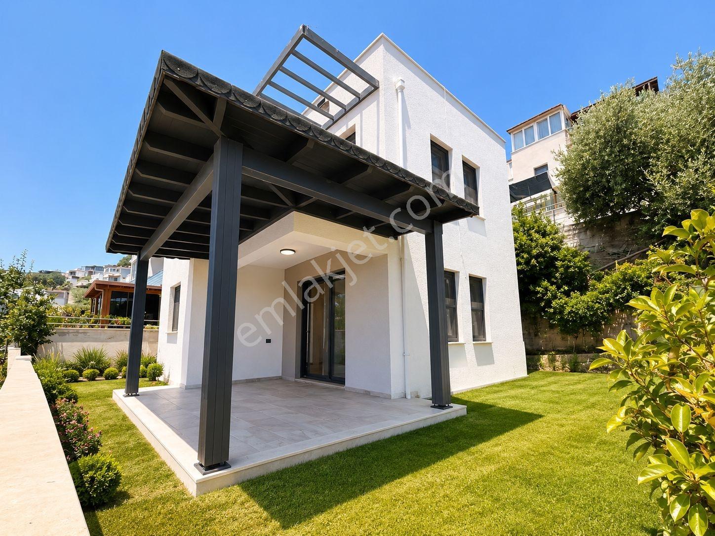 Denize Yakın Satılık Sıfır Dublex Villa - Özel Plajlı Sitede