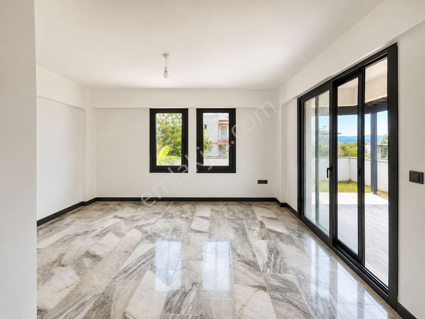 Denize Yakın Satılık Sıfır Dublex Villa - Özel Plajlı Sitede - Görsel 16
