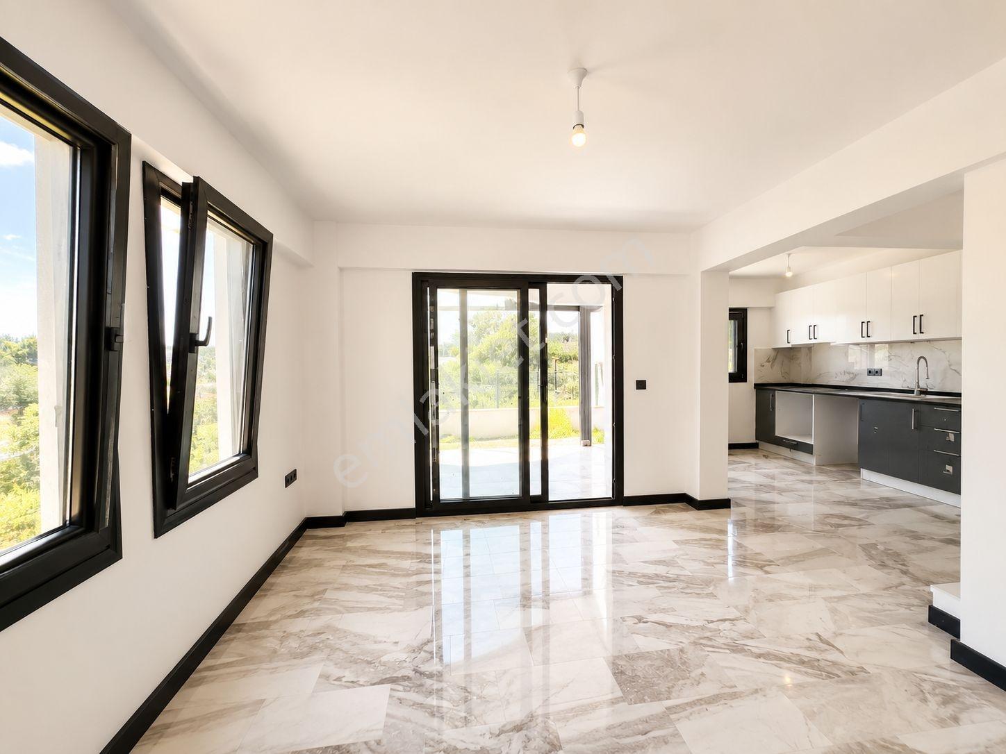 Denize Yakın Satılık Sıfır Dublex Villa - Özel Plajlı Sitede - Görsel 11
