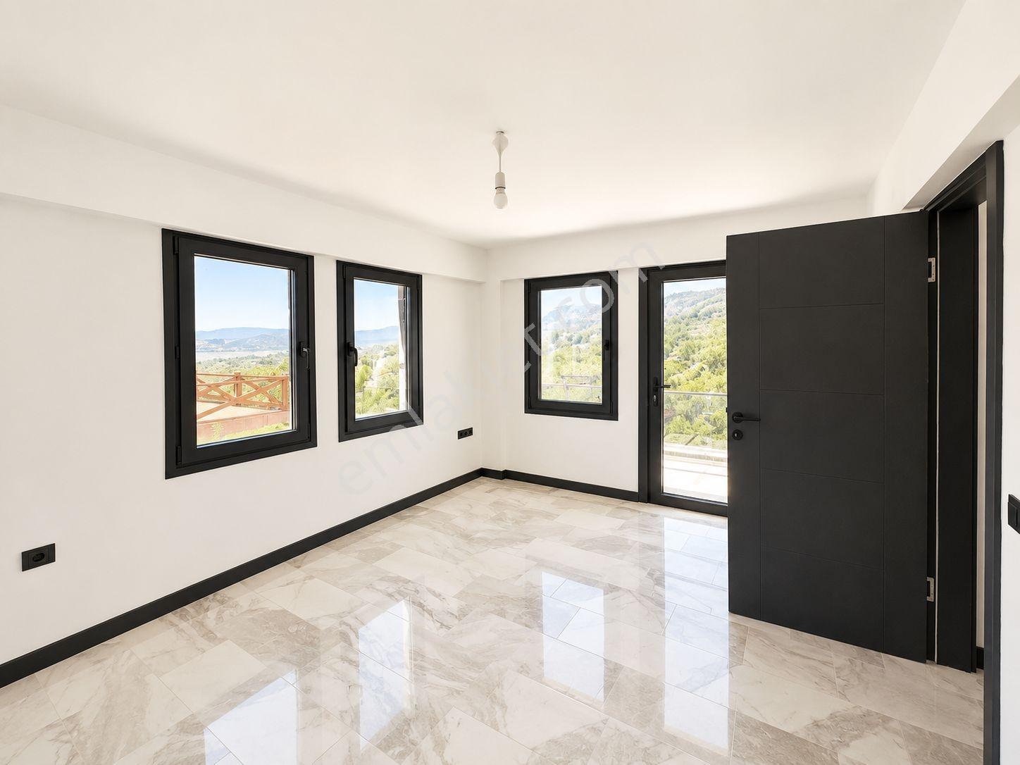 Denize Yakın Satılık Sıfır Dublex Villa - Özel Plajlı Sitede - Görsel 30
