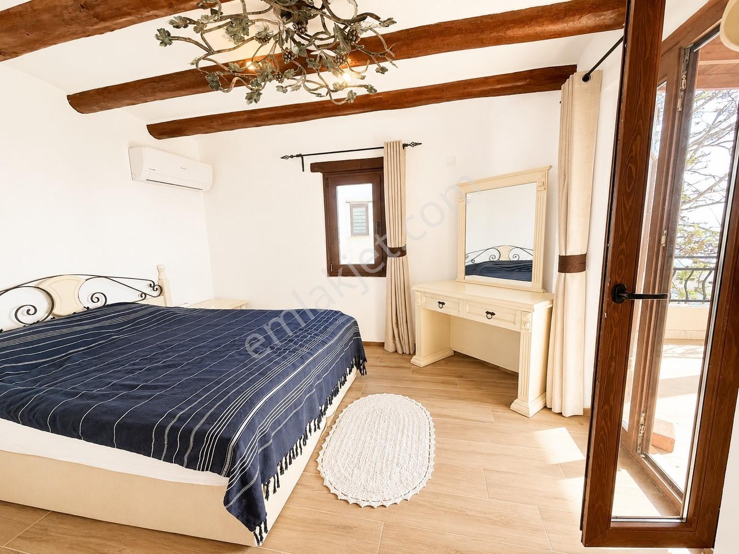 Bodrum Gümüşlükte Satılık Villa İngilizden 9 Ada Manzaralı Ev - Görsel 18