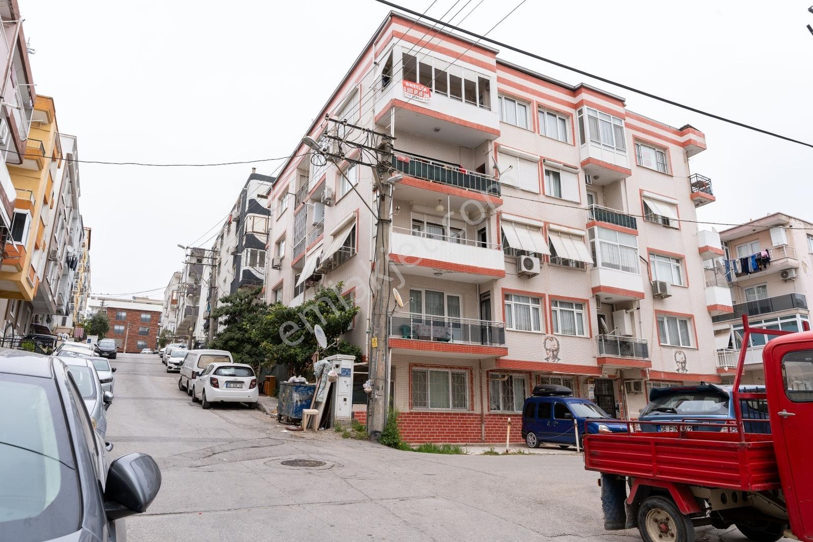 Buca'nın Kalbinde Açık Otoparklı Geniş 3+1 Daire - Görsel 30