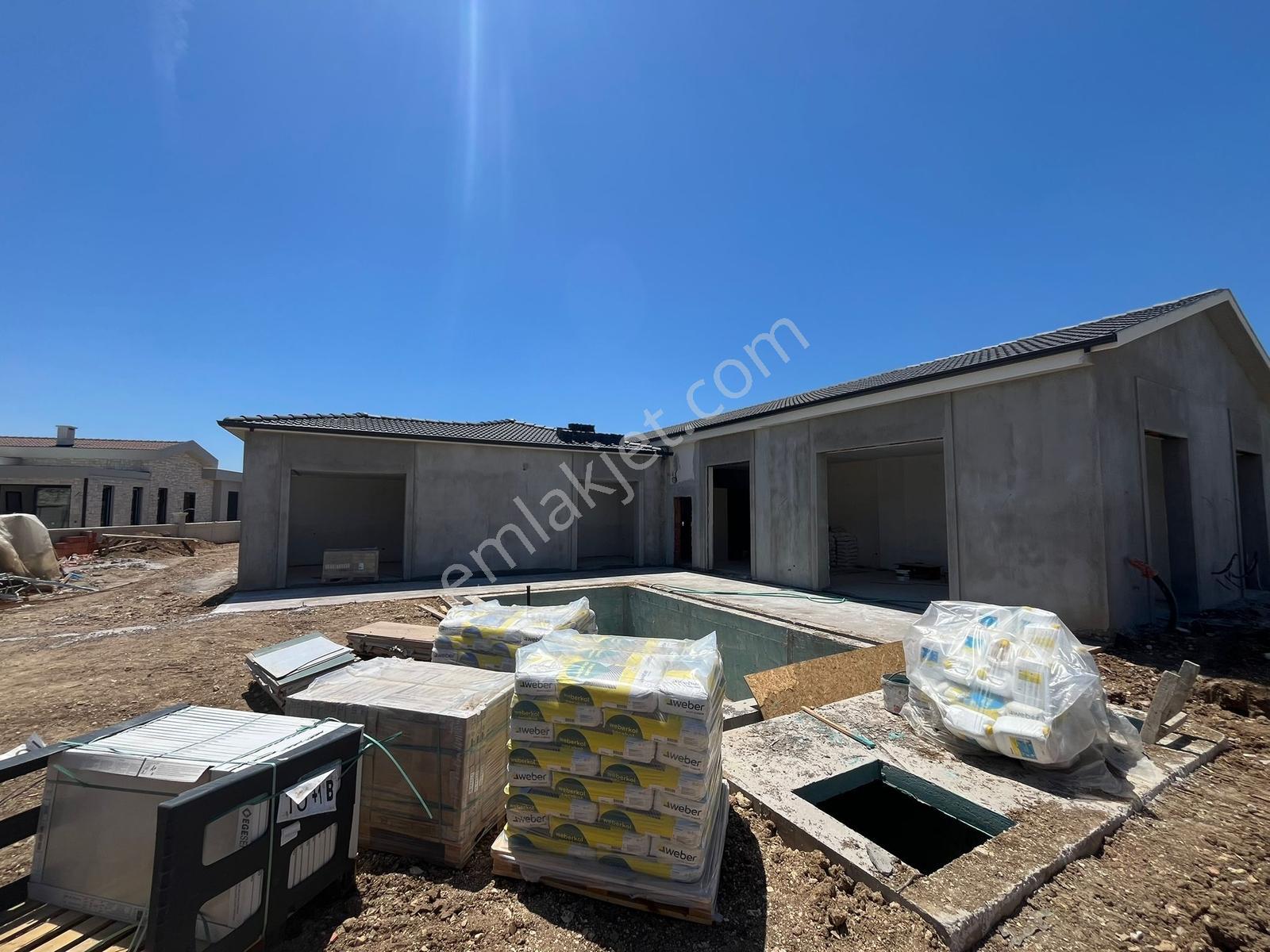 Urla Kuşçular Müstakil Havuzlu Bahçeli Tek Katlı Satılık Villa - Görsel 12
