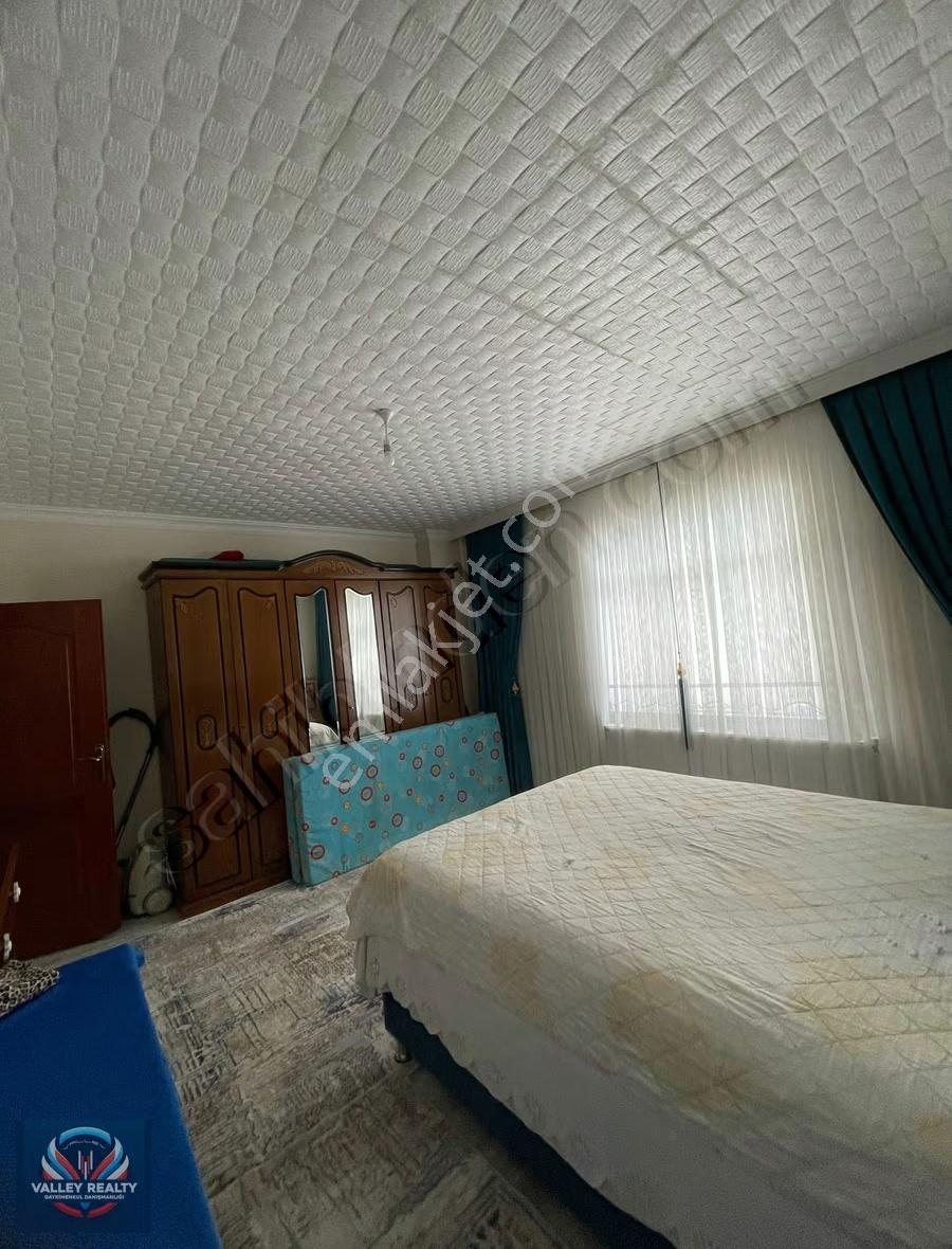 Valleyden Sağlık Mah.de Komple Satılık 4 Katlı Bina! - Görsel 2