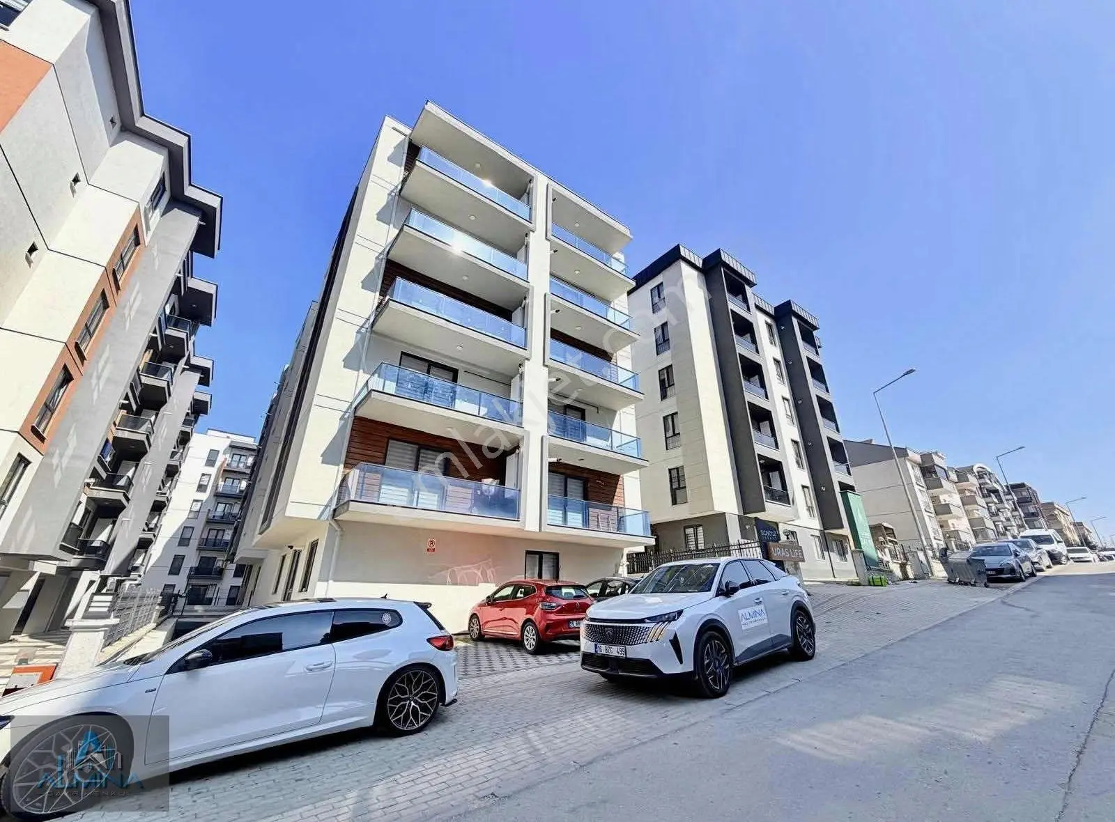 Almina'dan Arakat Kapalı Otoparklı Yüksek Kgsli Yatırımlık Daire - Görsel 2