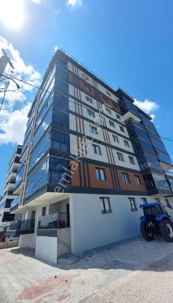 Yavuz Sultan Selim Caddesi 2+1 Yüksek Giriş