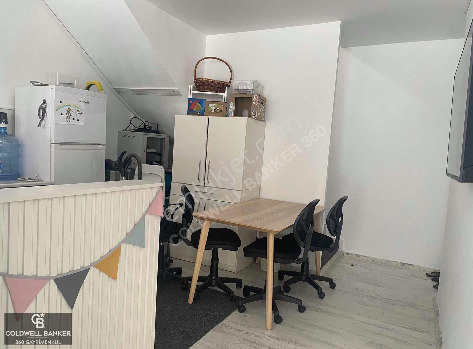 Karşıyaka Bahçelievlerde 120 M² Batarkatlı Satılık Dükkan - Görsel 24