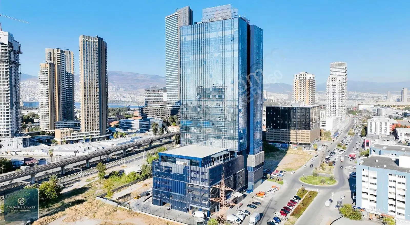 Megapol Çarşı Kule'de Net 146 M2 Kiralık Köşe Konum Ofis