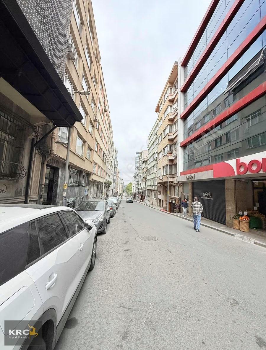 Şişli Silahşör Cadde Üzerinde Satılık 3+1 Daire 130 M2 - Görsel 33