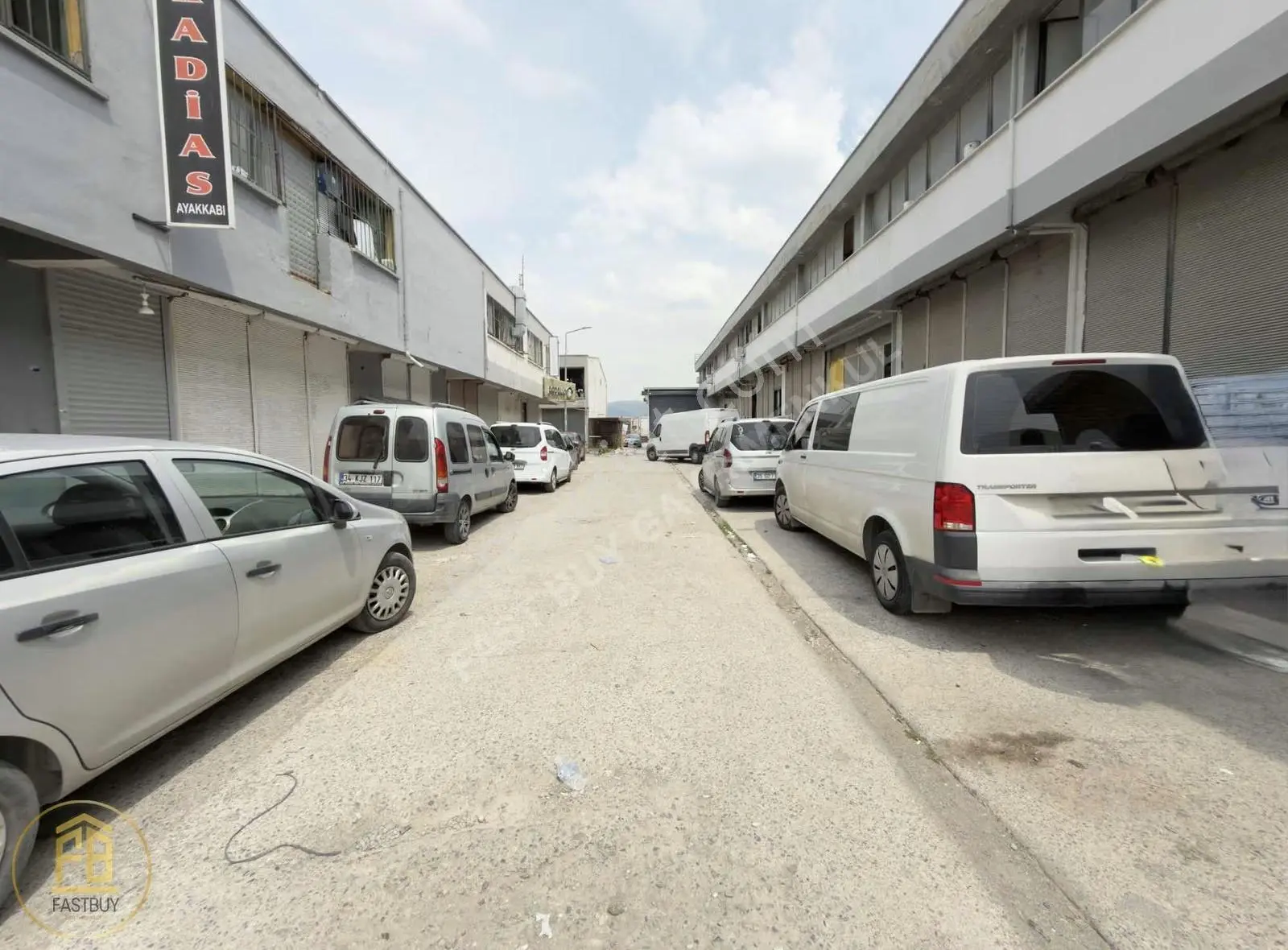 Bornova Ayakkabıcılar Sitesinde Kiralık 300m2 Dükkan - Görsel 4