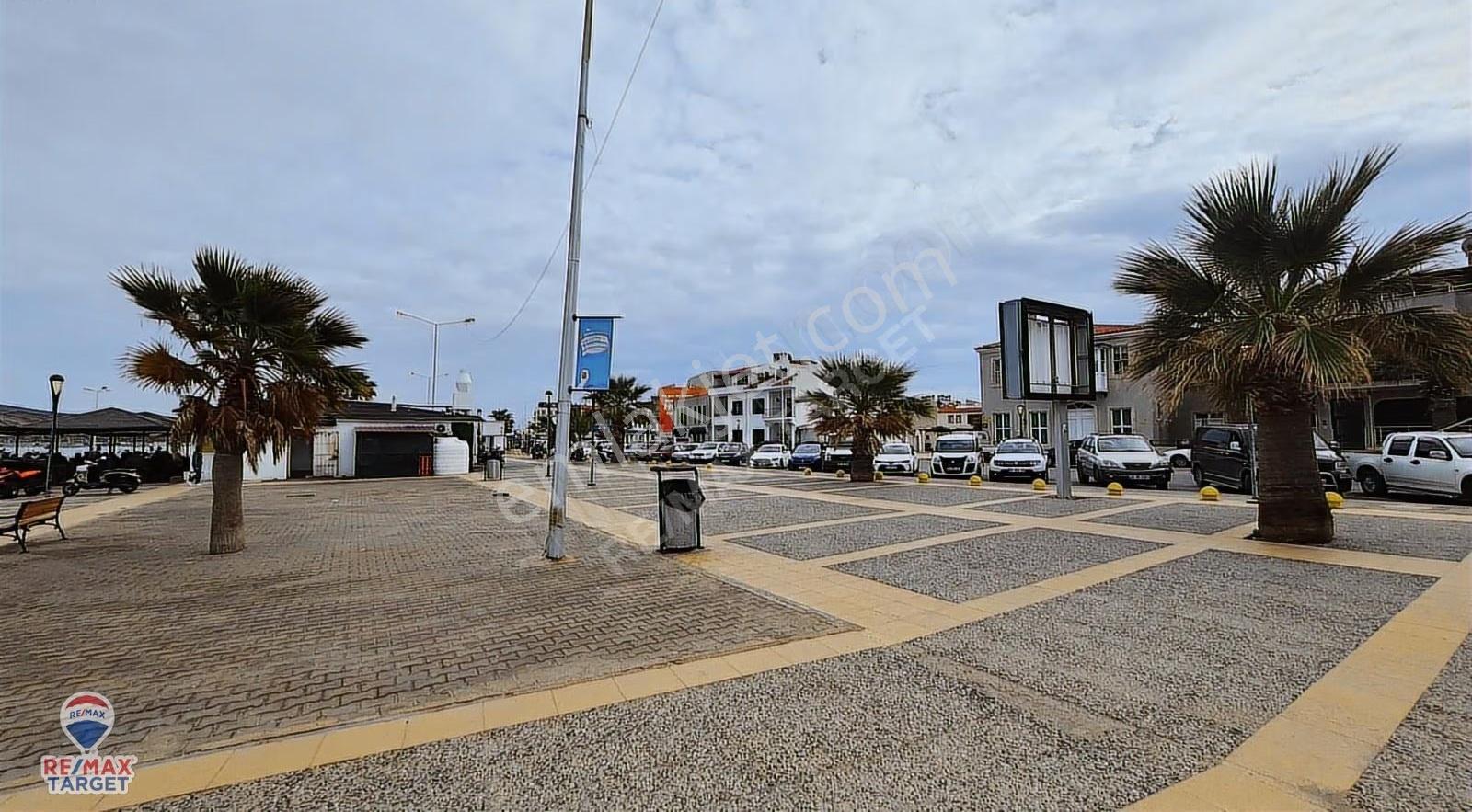 Çeşme Ilıca'da Plaja 50 Metre Mesafede Turizm Ruhsatlı Dubleks - Görsel 15