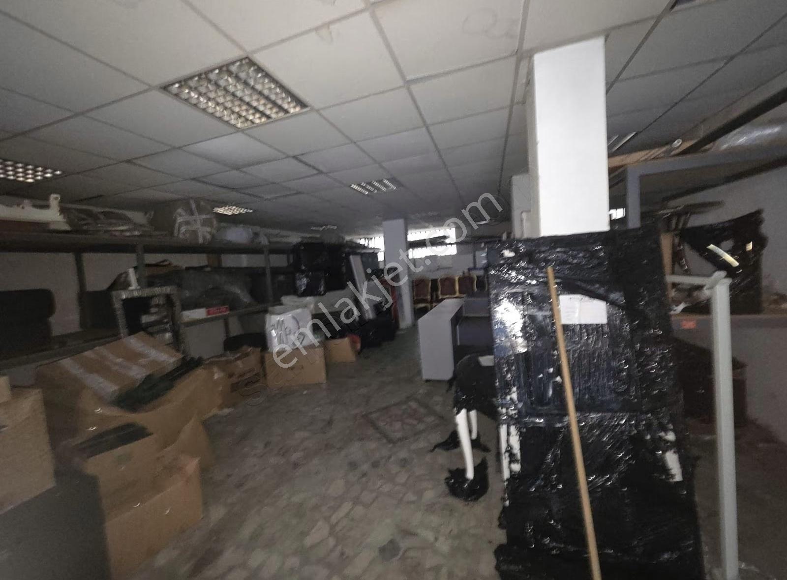 Atatürk Mahhallesi Giriş Dükkan 180m2 Kiralık