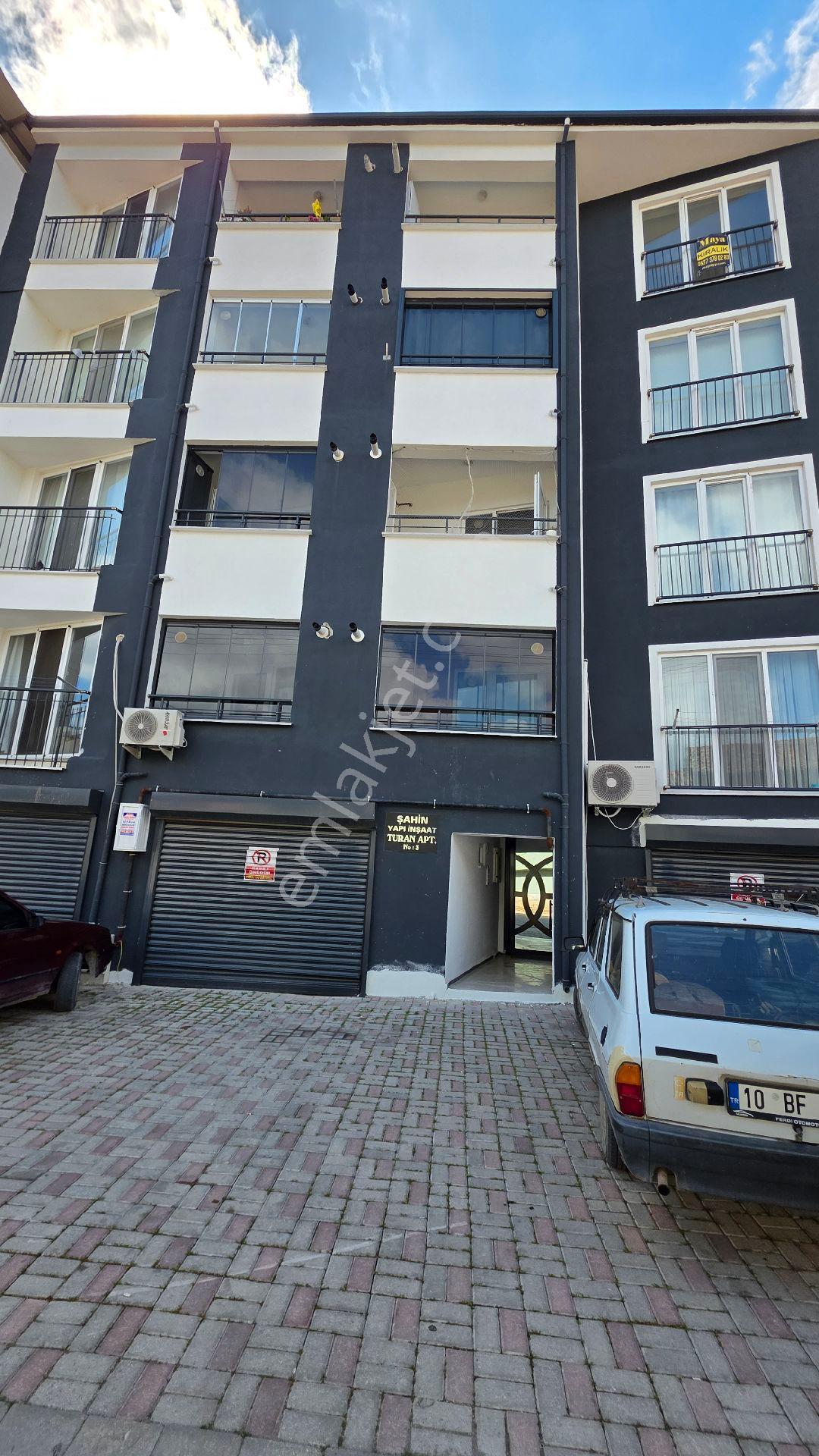 Zeynep Gayrimenkulden Tırnova Mahallesinde Satılık Geniş 2+1 Daire - Görsel 25
