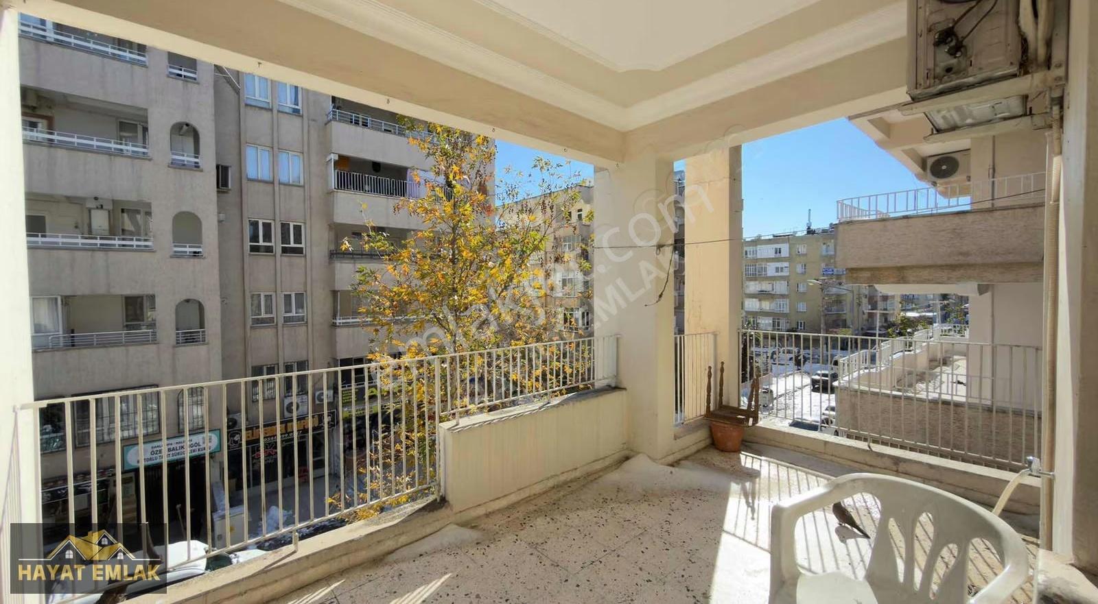 Hayat Emlak'tan Emniyet Cad 3+1 Asansörlü Doğalgazlı Temiz Daire - Görsel 26