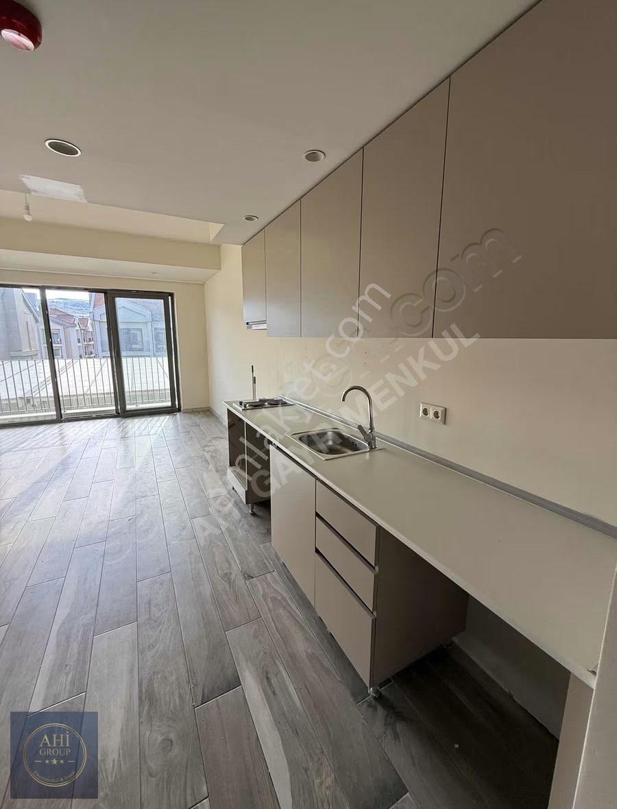 Ahi Group'tan Cadde 54'de Kiralık Bahçe Manzaralı 1+0 Daire - Görsel 6