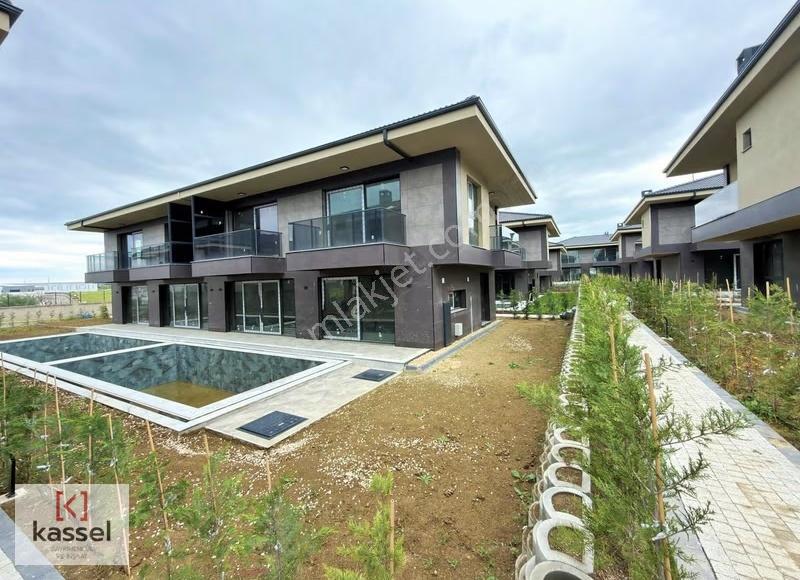 [kassel Yapı] Güvenlikli Sitede-450m2 Bahçe-özel Havuz-4+1 Villa