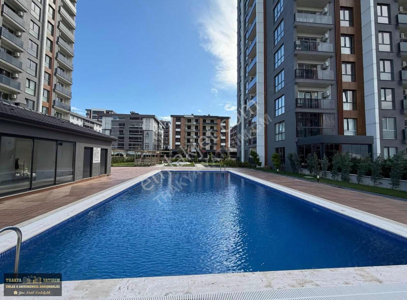 Hürriyet Mh. Havuzlu Ön Cephe 1+1 Kiralık Daire