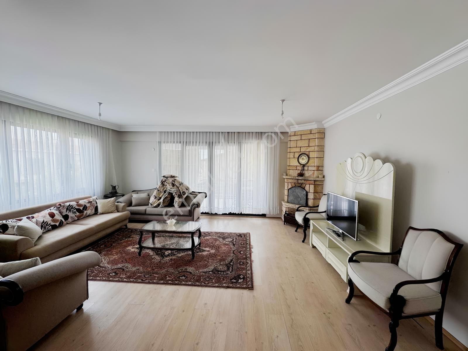 Silivri Altınorak'ta Tamamen Yenilenmiş 8+2 Lüks Villa - Görsel 22