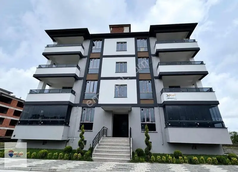 Remax Dem'den Demirkent Mah. Alttan Isıtmalı Ferah Ara Kat Daire