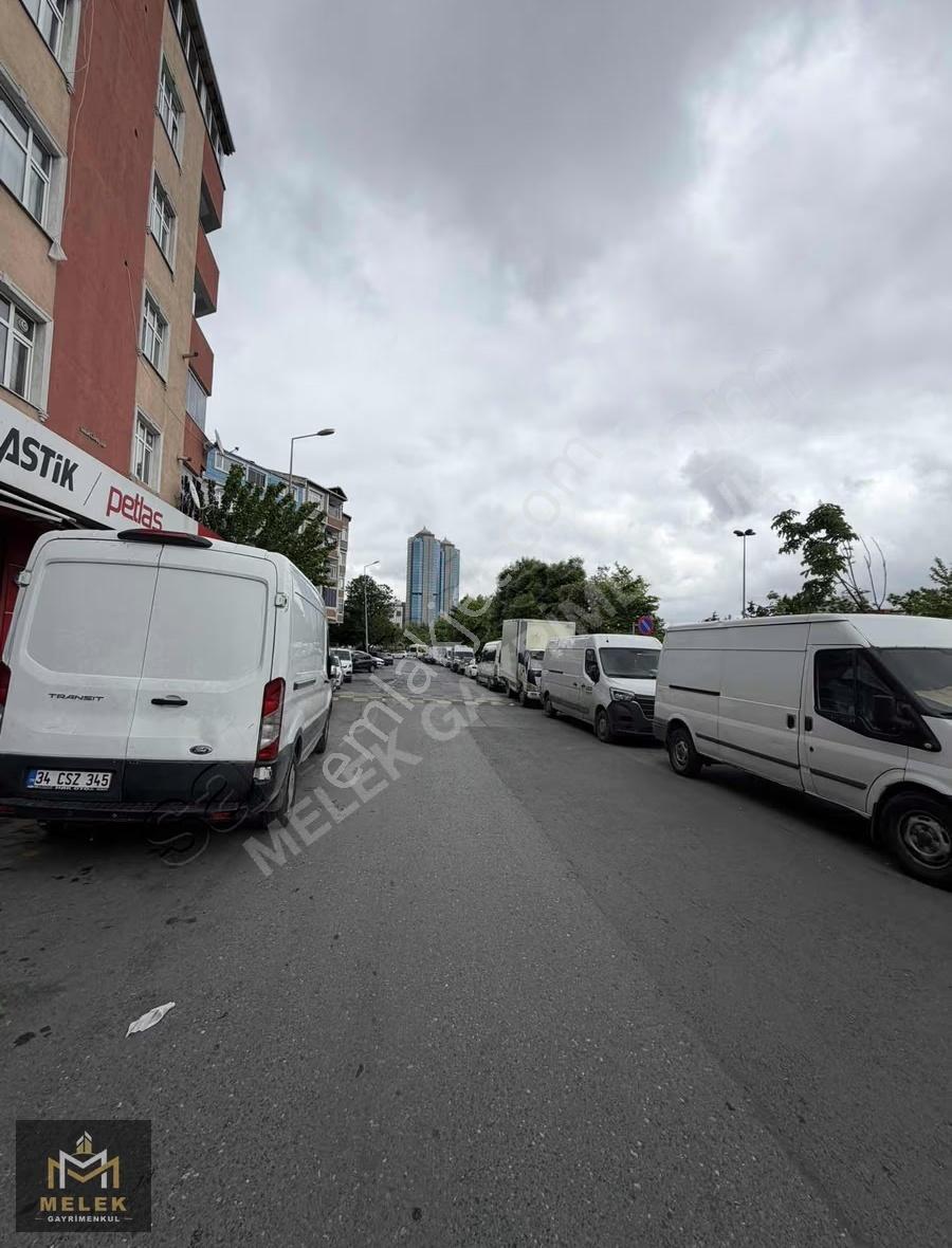 Melek Emlaktan Bagcılar 42 Evlerde Kiralık Depolu Dükkan 140 M2 - Görsel 6