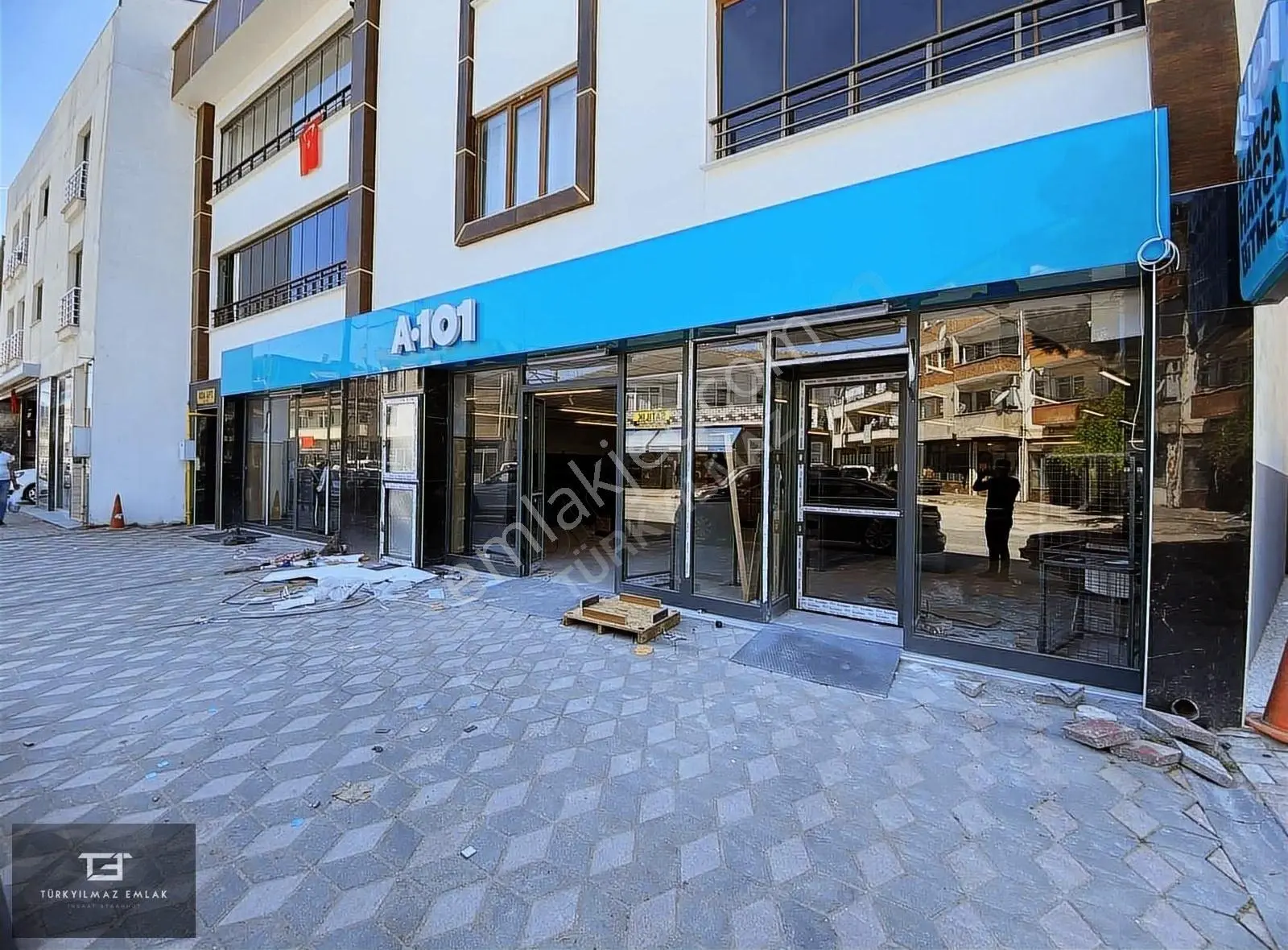 Ada Caddesinde 500m2 Kurumsal Kiracılı Dükkan Satılıktır.