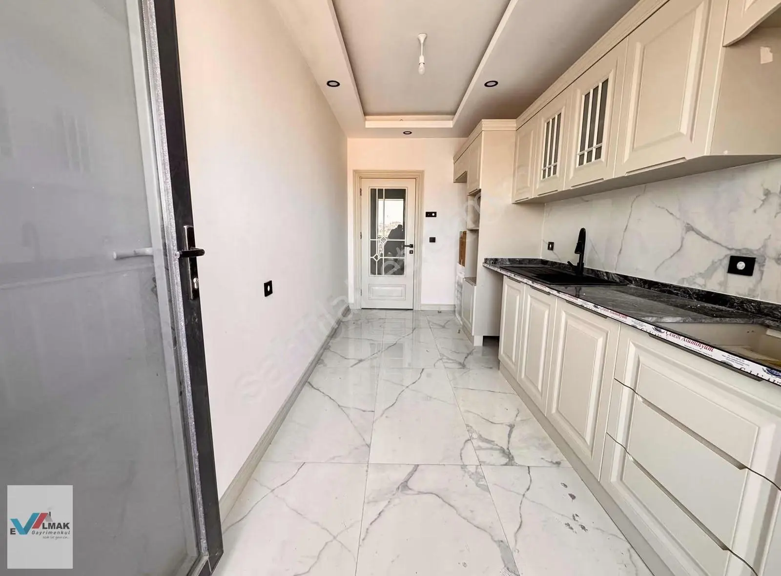 Evalmak'ta Güneşli Mah.de 3+1(140m2)site İçi Uygun Fiyat Daire - Görsel 9