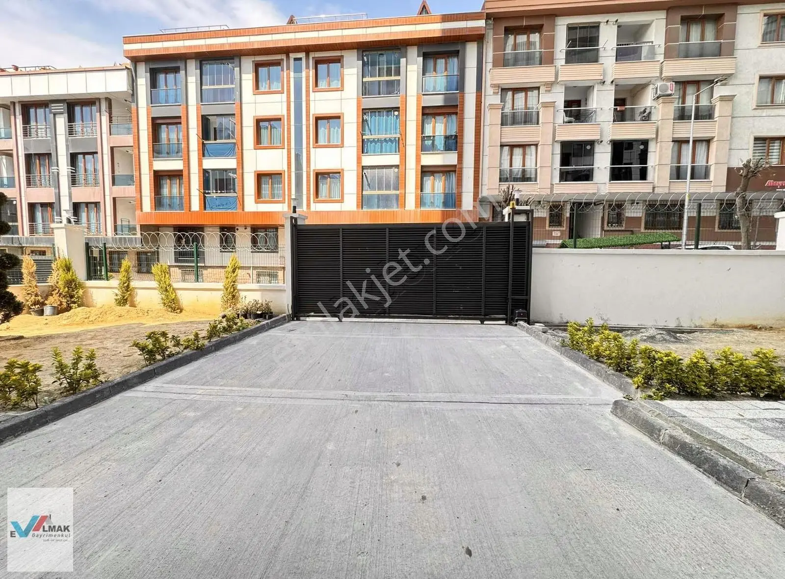 Evalmak'ta Güneşli Mah.de 2+1(120m2)site İçi Uygun Fiyat Daire - Görsel 4