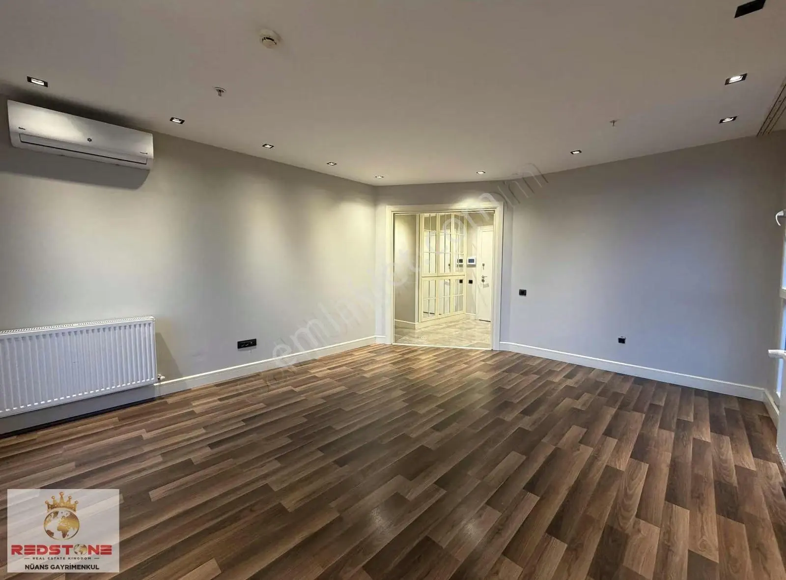 Meydan Halkalı Sitesi Ticari+konut B Blok Satılık 2+1 Daire Boş