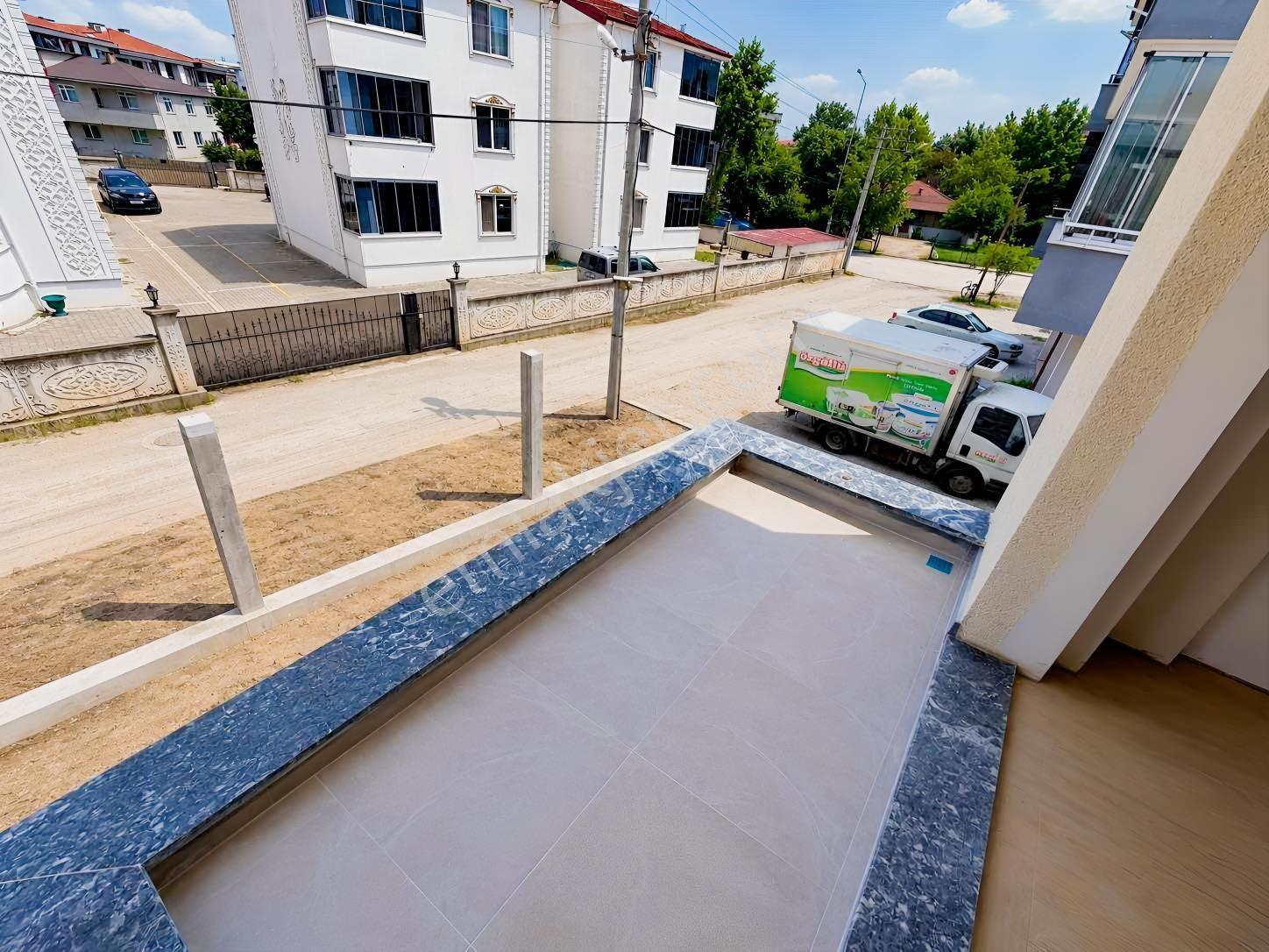 Ömer İnan Remax Serdivan Yazlık Saunalı Lüks 5+1 Tripleks Villa - Görsel 12