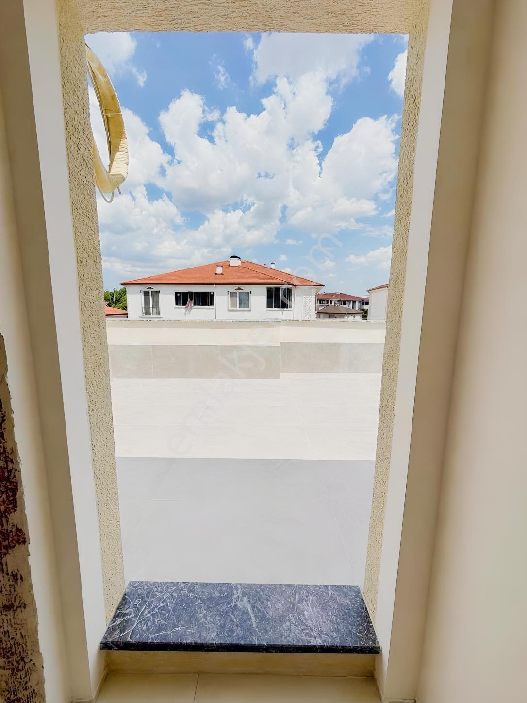 Ömer İnan Remax Serdivan Yazlık Saunalı Lüks 5+1 Tripleks Villa - Görsel 7