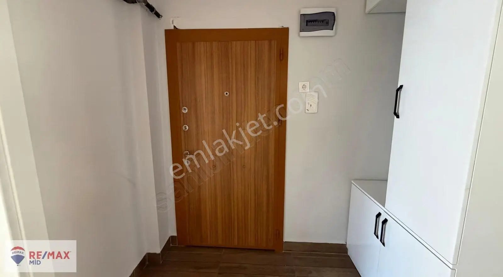 Remax Mid'den Çarşı İçinde Yenilenmış Kiralık Geniş 2+1 Daire - Görsel 3