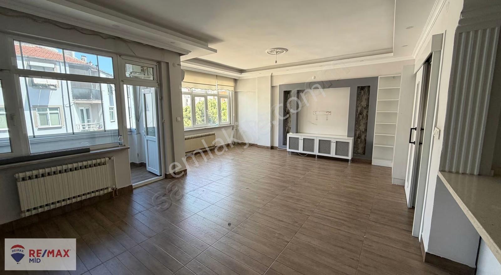 Remax Mid'den Çarşı İçinde Yenilenmış Kiralık Geniş 2+1 Daire - Görsel 19