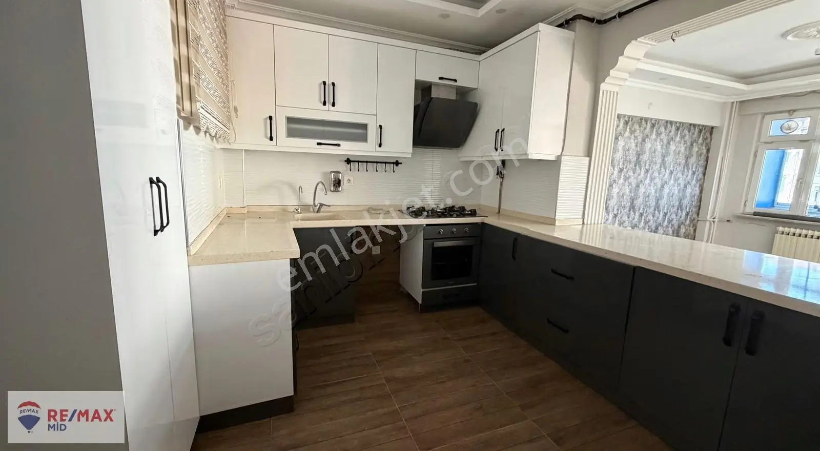Remax Mid'den Çarşı İçinde Yenilenmış Kiralık Geniş 2+1 Daire - Görsel 17